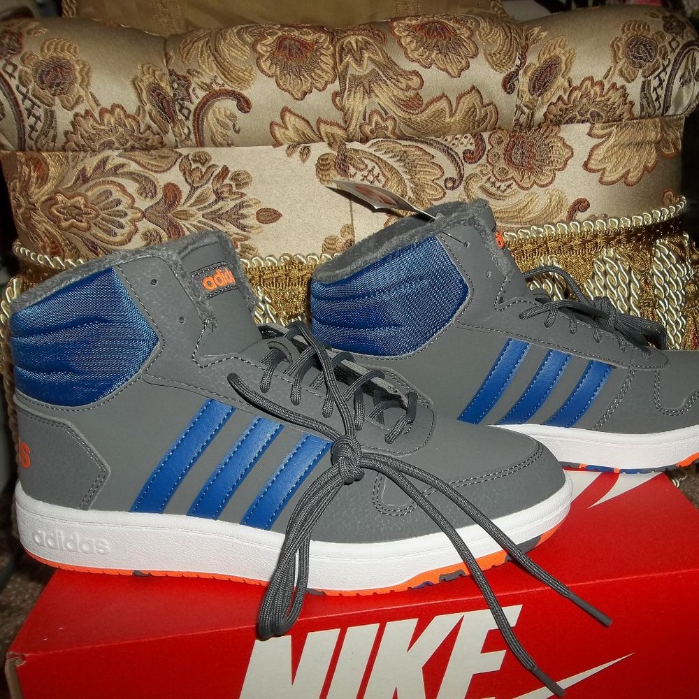 BNWT Adidas Hoops Mid 2.0 Sneakers Shoes Youth Kids Size 6 can also fit Size 5.5